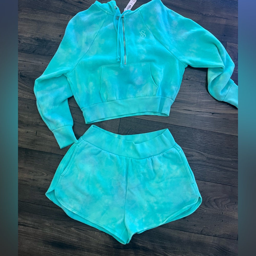 Victoria’s Secret lounge set